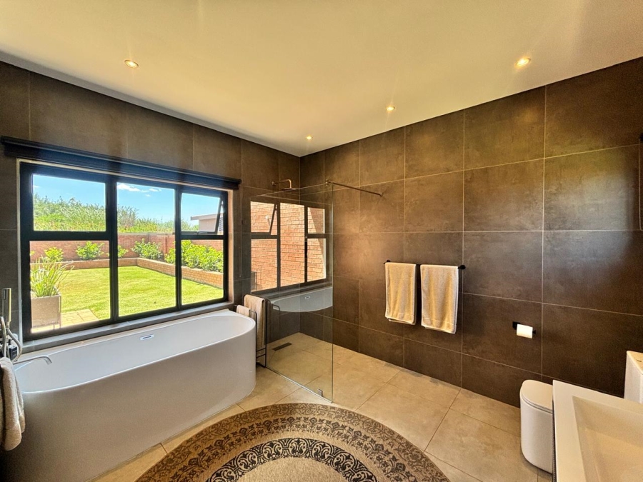 3 Bedroom Property for Sale in Van Der Hoff Park North West